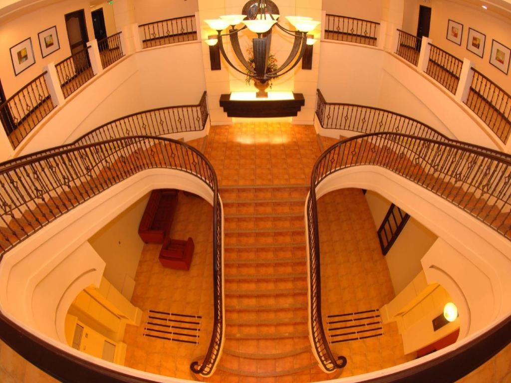 แพลนตา เซ็นโทร บาโคลอด โฮเต็ล แอนด์ เรสซิเดนซ์ Hotel ภายนอก รูปภาพ