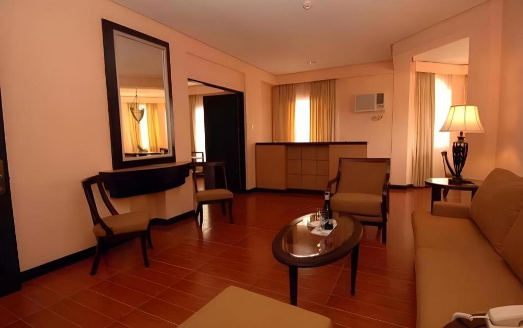 แพลนตา เซ็นโทร บาโคลอด โฮเต็ล แอนด์ เรสซิเดนซ์ Hotel ภายนอก รูปภาพ