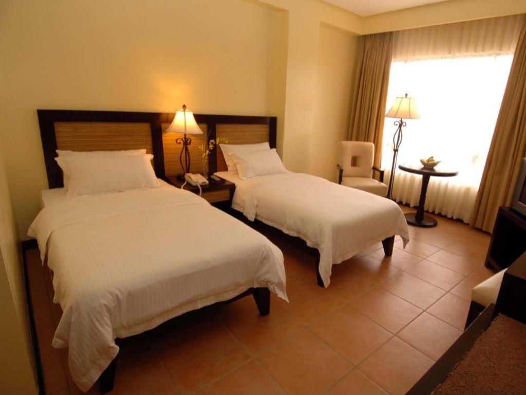แพลนตา เซ็นโทร บาโคลอด โฮเต็ล แอนด์ เรสซิเดนซ์ Hotel ภายนอก รูปภาพ