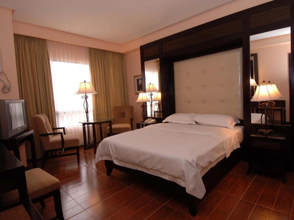 แพลนตา เซ็นโทร บาโคลอด โฮเต็ล แอนด์ เรสซิเดนซ์ Hotel ภายนอก รูปภาพ