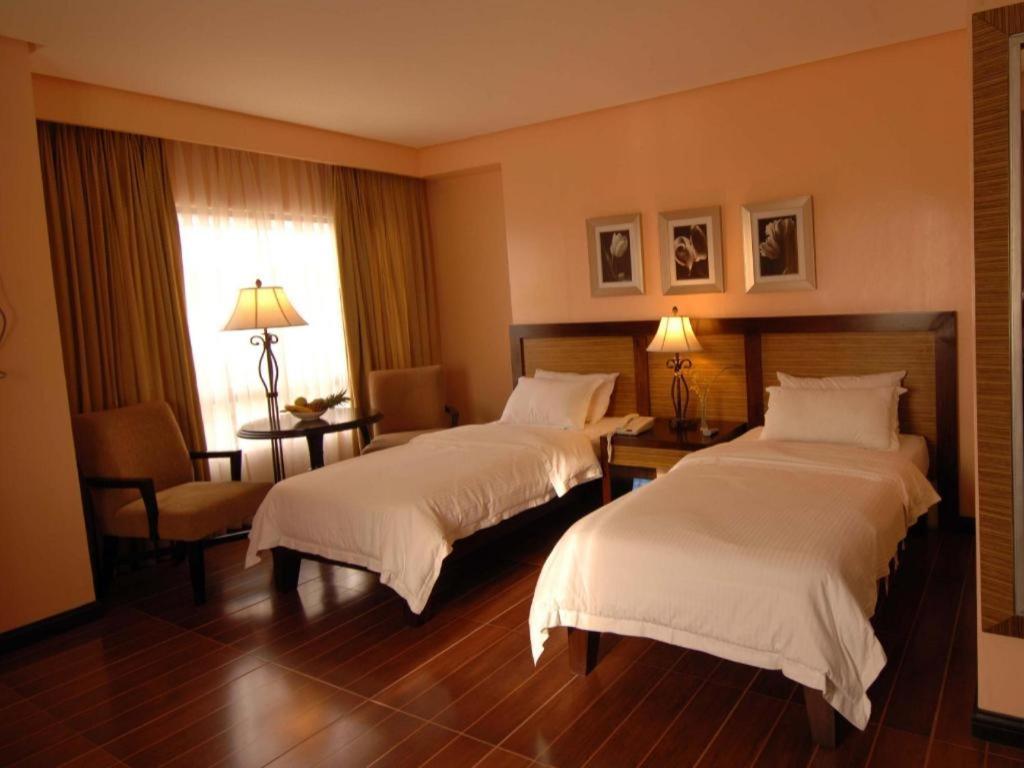 แพลนตา เซ็นโทร บาโคลอด โฮเต็ล แอนด์ เรสซิเดนซ์ Hotel ภายนอก รูปภาพ