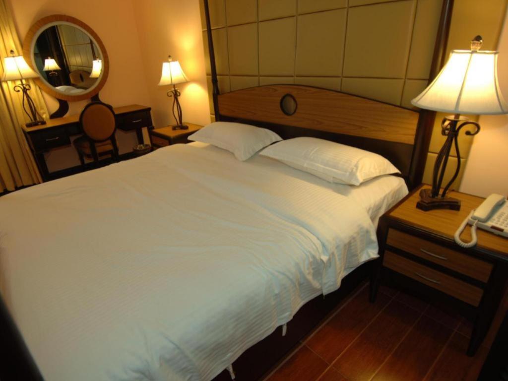 แพลนตา เซ็นโทร บาโคลอด โฮเต็ล แอนด์ เรสซิเดนซ์ Hotel ภายนอก รูปภาพ