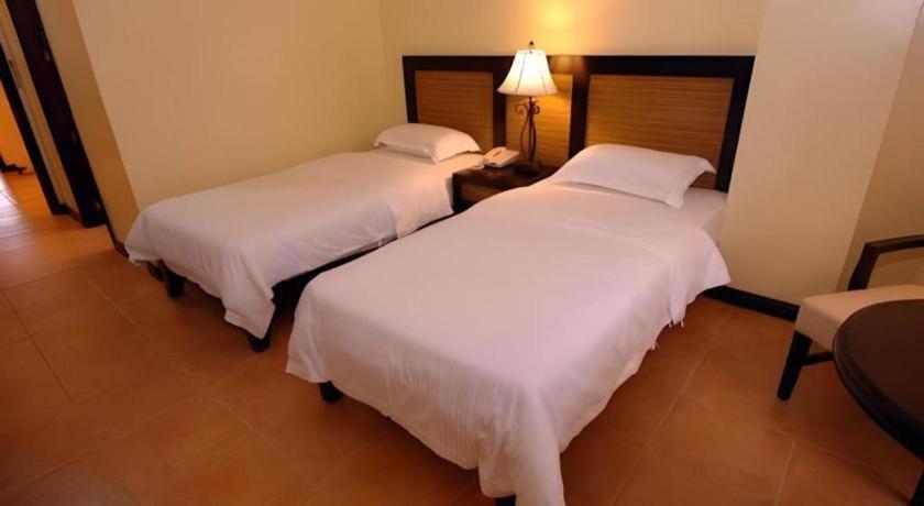 แพลนตา เซ็นโทร บาโคลอด โฮเต็ล แอนด์ เรสซิเดนซ์ Hotel ภายนอก รูปภาพ