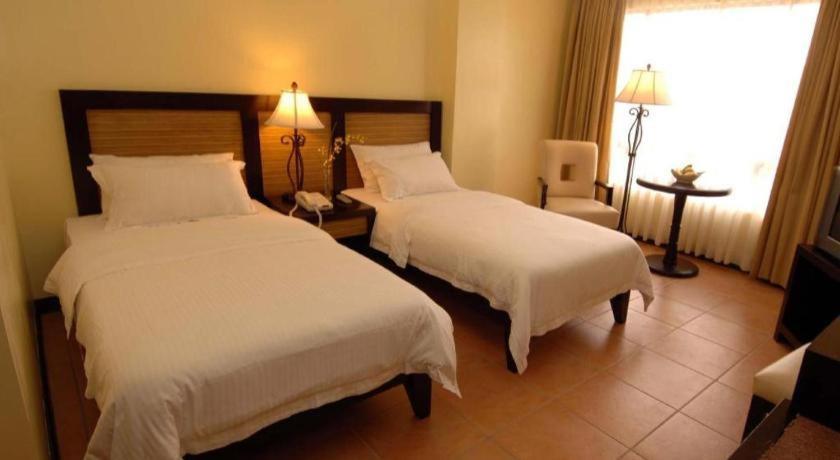 แพลนตา เซ็นโทร บาโคลอด โฮเต็ล แอนด์ เรสซิเดนซ์ Hotel ภายนอก รูปภาพ