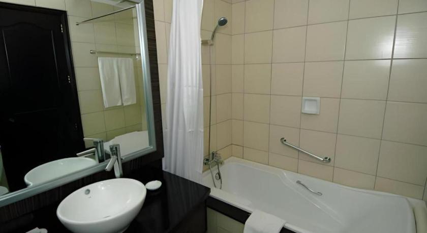 แพลนตา เซ็นโทร บาโคลอด โฮเต็ล แอนด์ เรสซิเดนซ์ Hotel ภายนอก รูปภาพ