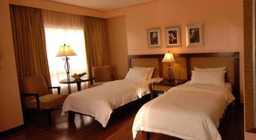 แพลนตา เซ็นโทร บาโคลอด โฮเต็ล แอนด์ เรสซิเดนซ์ Hotel ภายนอก รูปภาพ