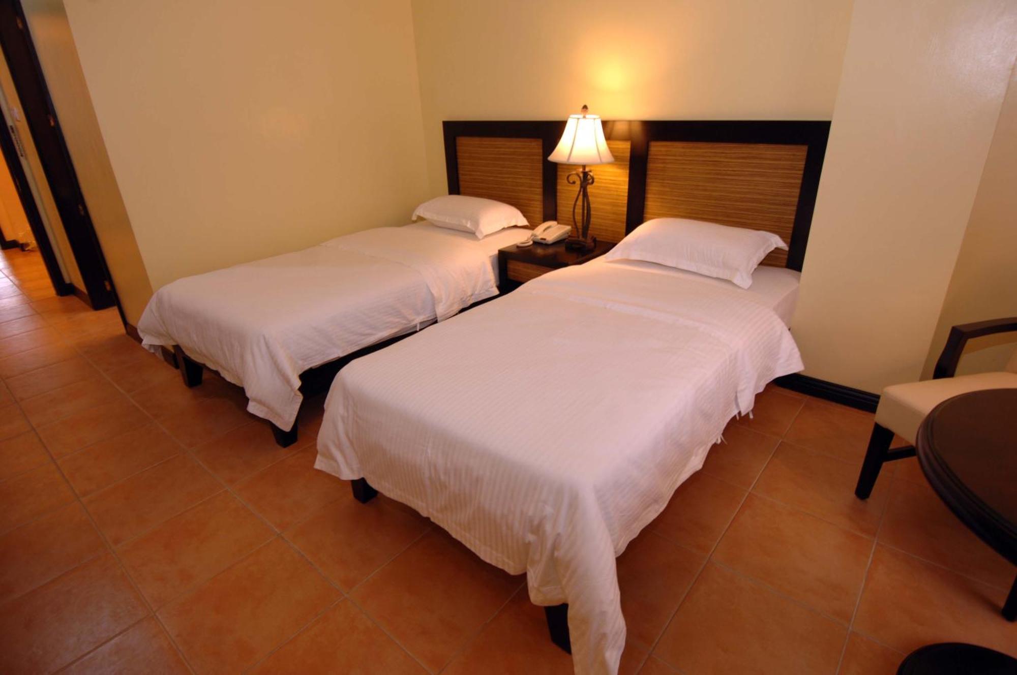 แพลนตา เซ็นโทร บาโคลอด โฮเต็ล แอนด์ เรสซิเดนซ์ Hotel ภายนอก รูปภาพ