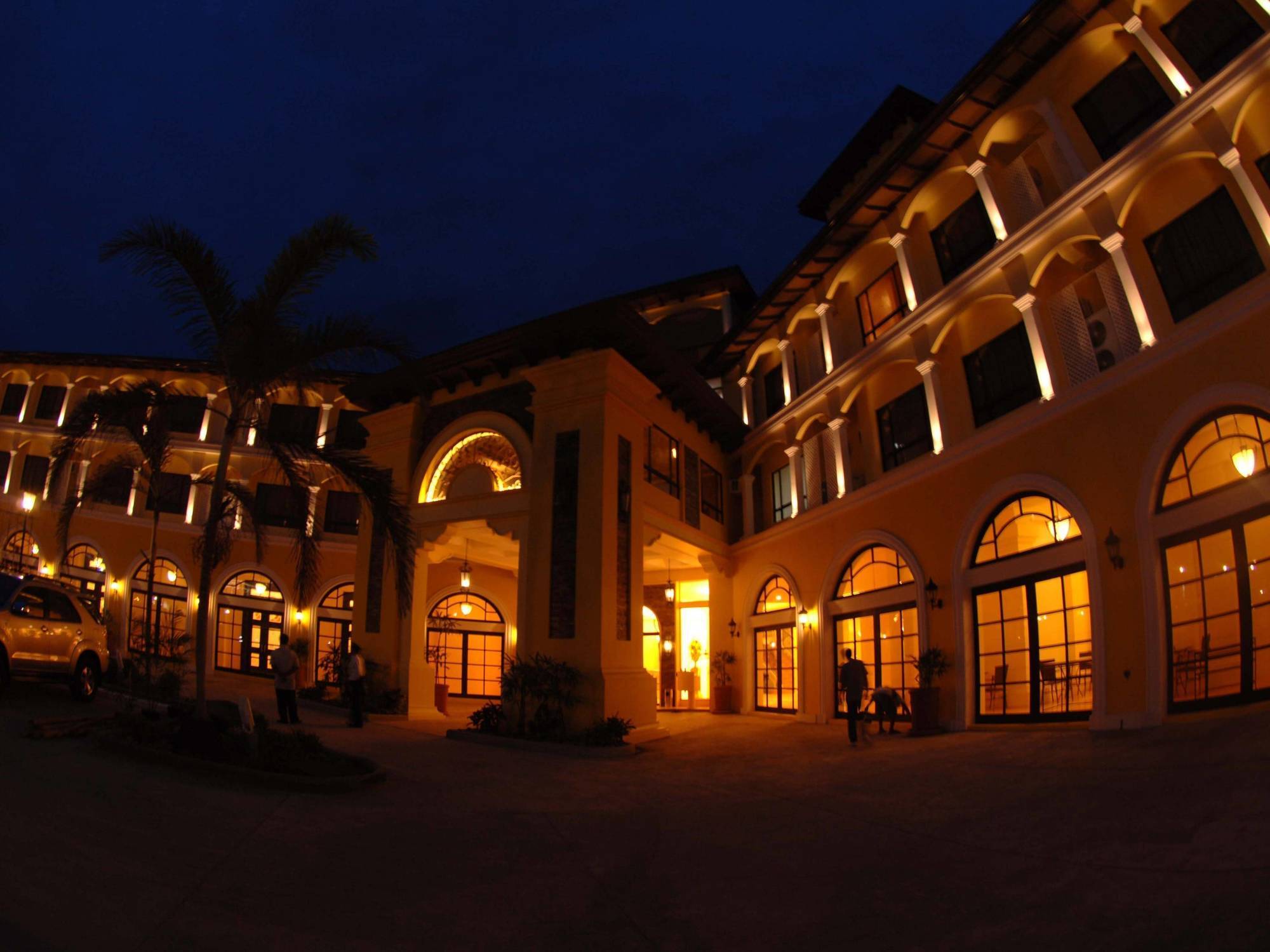 แพลนตา เซ็นโทร บาโคลอด โฮเต็ล แอนด์ เรสซิเดนซ์ Hotel ภายนอก รูปภาพ